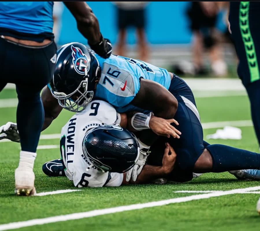 Client lineman making a tackle for Tennessee